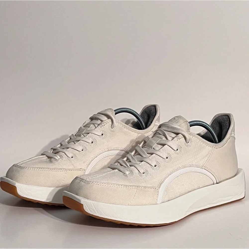Allbirds Women’s Risers Sneakers, size 10. Cream off-white, white soles.